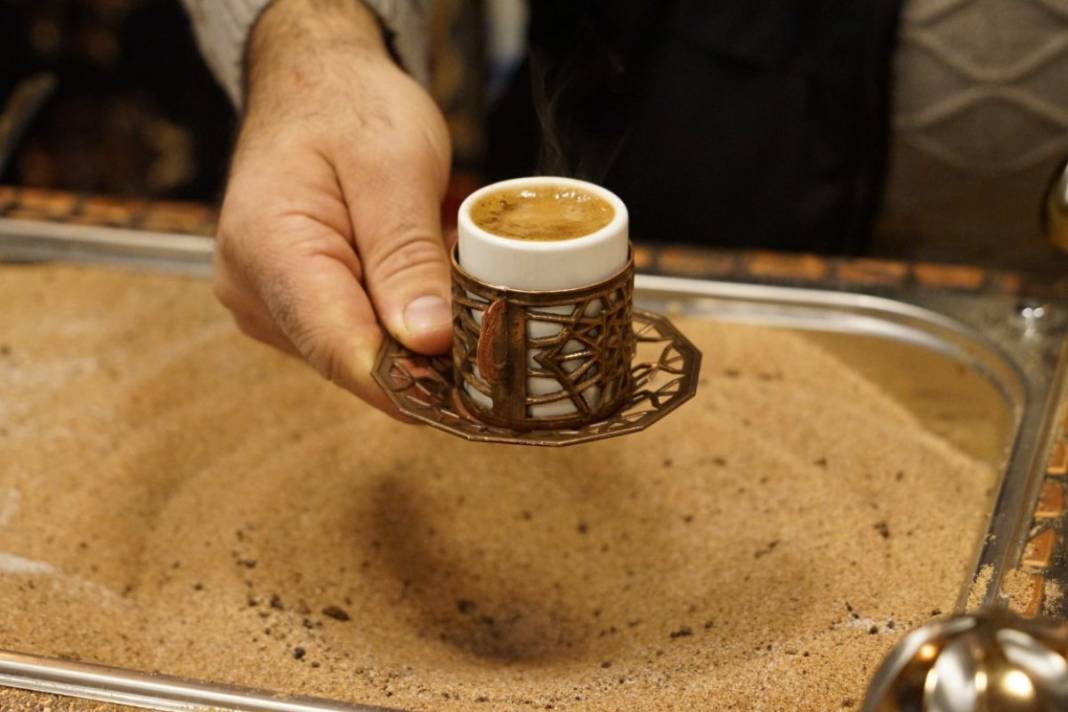 Çankırılılar yaptı lezzetini duymayan kalmadı! Tuzda pişiyor astıma iyi geliyor: Her gün fincan fincan satıyor 1